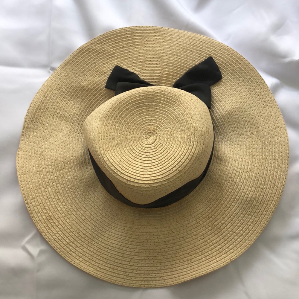Sun hat with black band